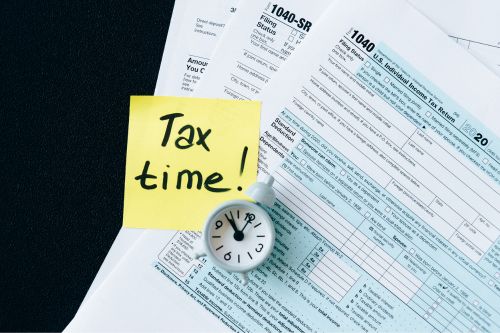 Post it saying tax time on tax forms